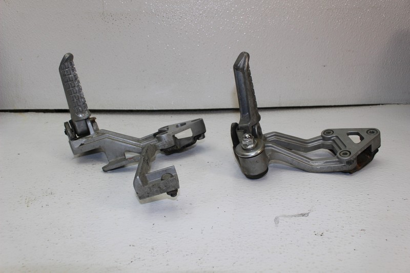 1987 KAWASAKI NINJA ZX750 (#299) LEFT RIGHT REAR FOOT REST PEG