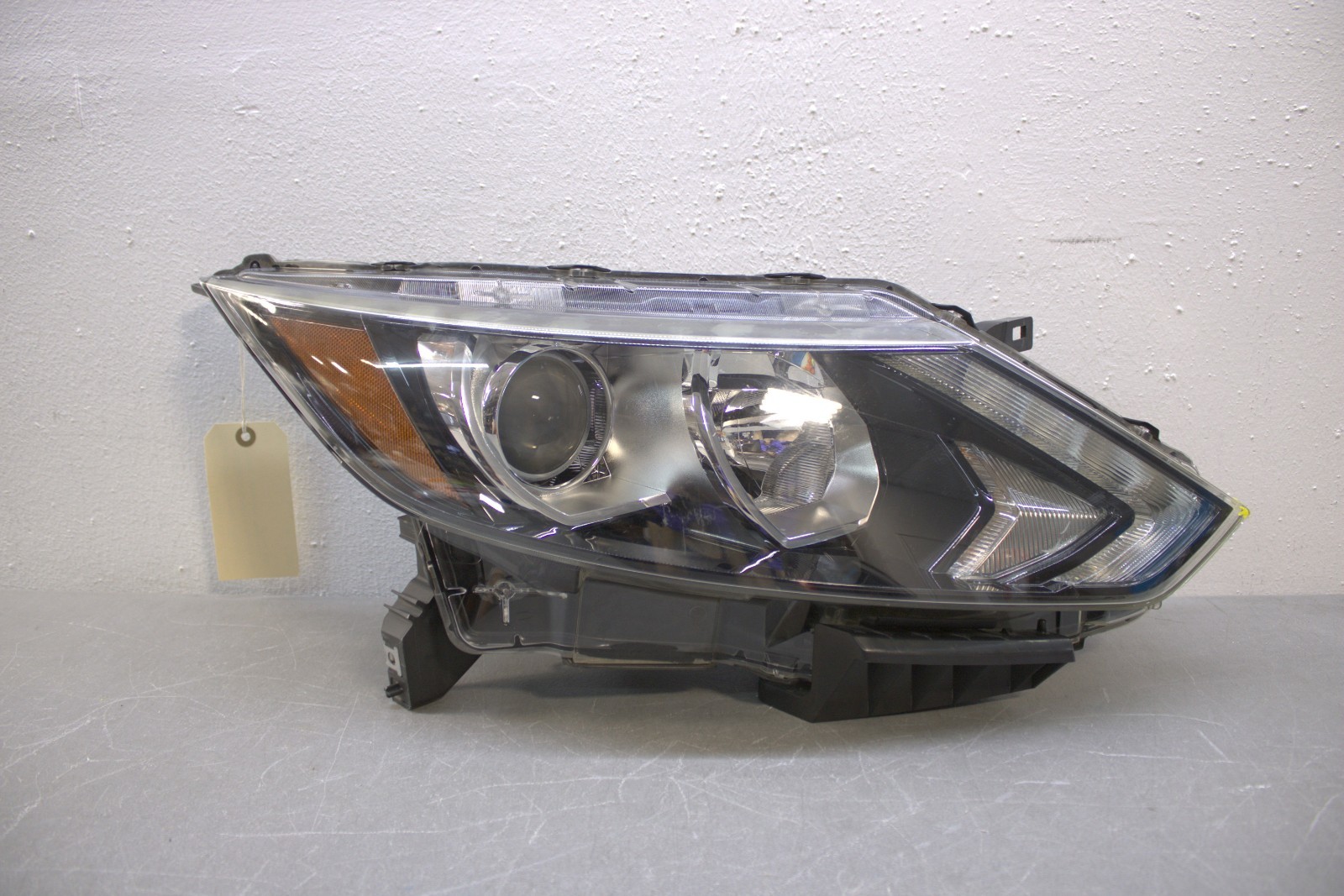 2017 2018 2019 2020 2021 NISSAN ROGUE SPORT RIGHT SIDE HEADLIGHT HALOGEN