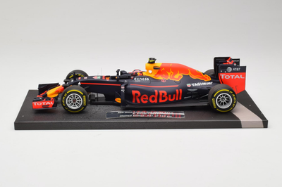 Red Bull RB12 #26 D. Kvyat Showcar 2016 1:18 Minichamps | 117160026