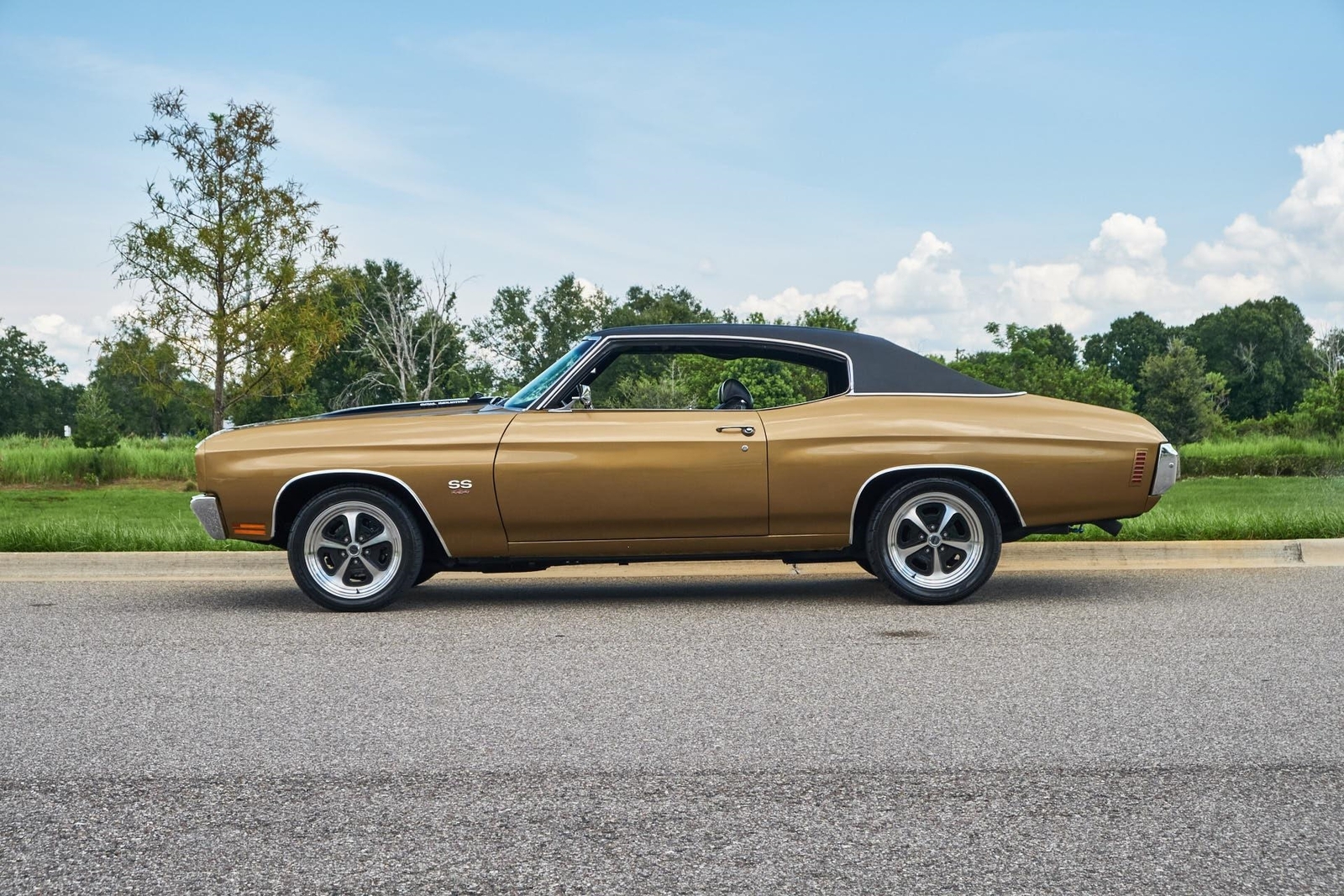 Owner 1970 Chevrolet Chevelle SS 454 Big Block Auto Autumn Gold