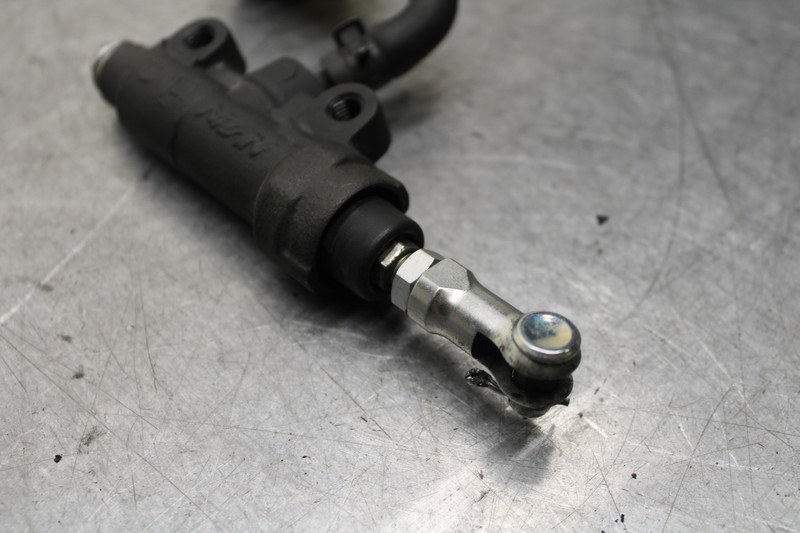 メーカー直売 - 人気ランキング 16 KAWASAKI W CYLINDER MASTER BRAKE REAR ZX10R NINJA ラッピング・包装