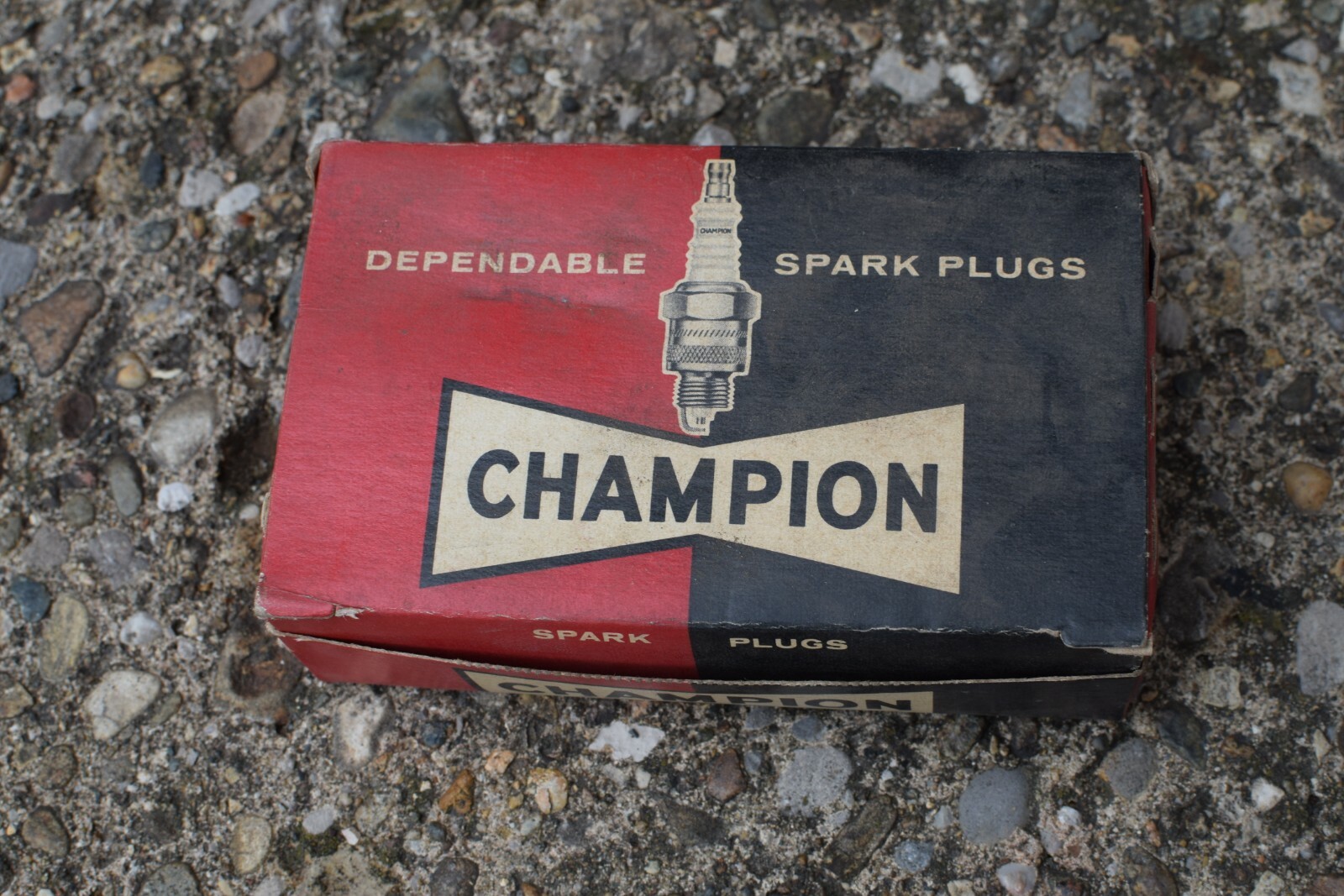 Vintage Champion Spark Plugs L-95Y 10 Plugs New In Original Box NOS