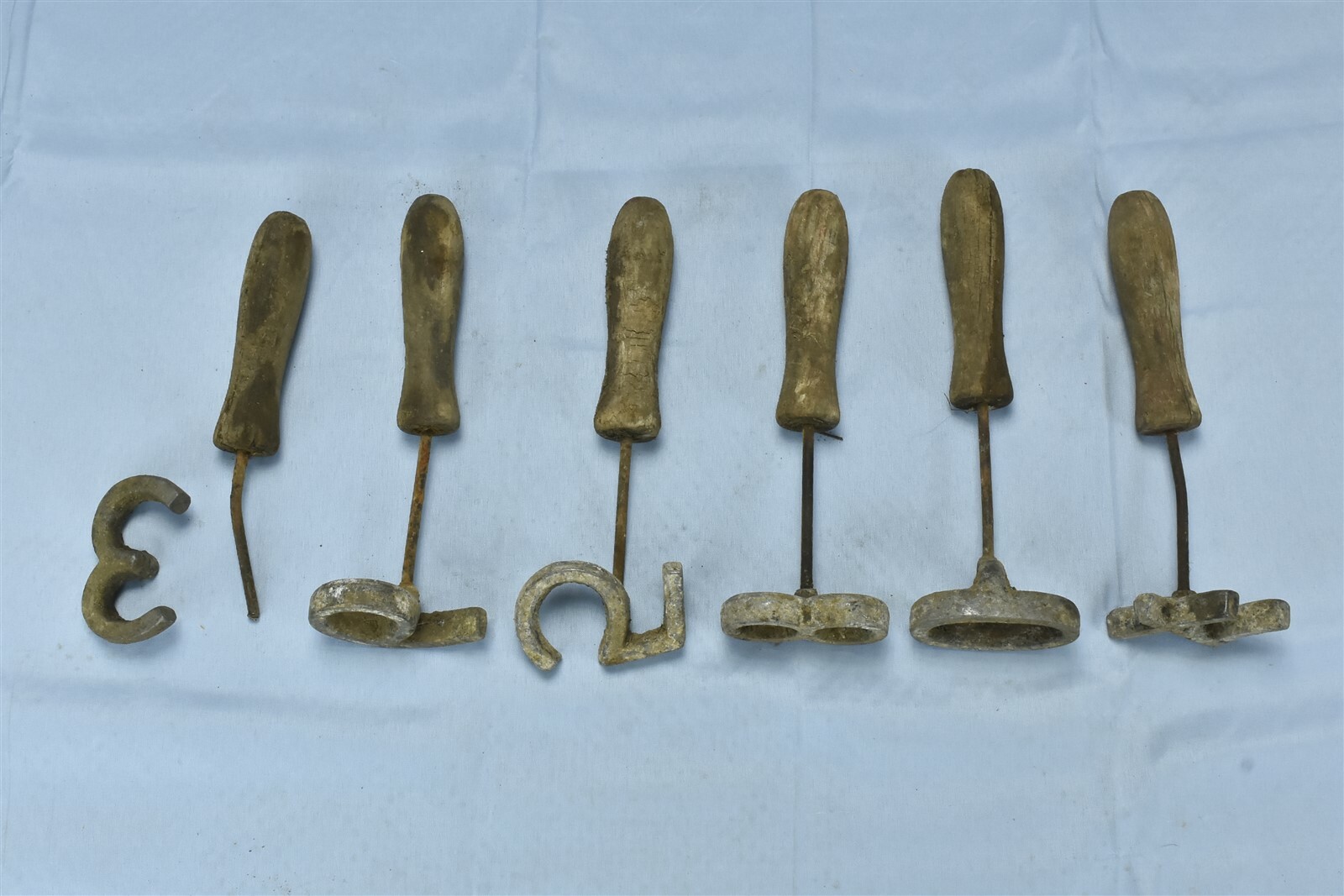 Antique SET 6 SHEEP CATTLE PAINT BRANDING IRONS WOOD HANDLE METAL NUMBER #06807