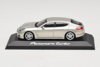 Porsche Panamera Turbo Silber 1:43 Minichamps | WAP02000519