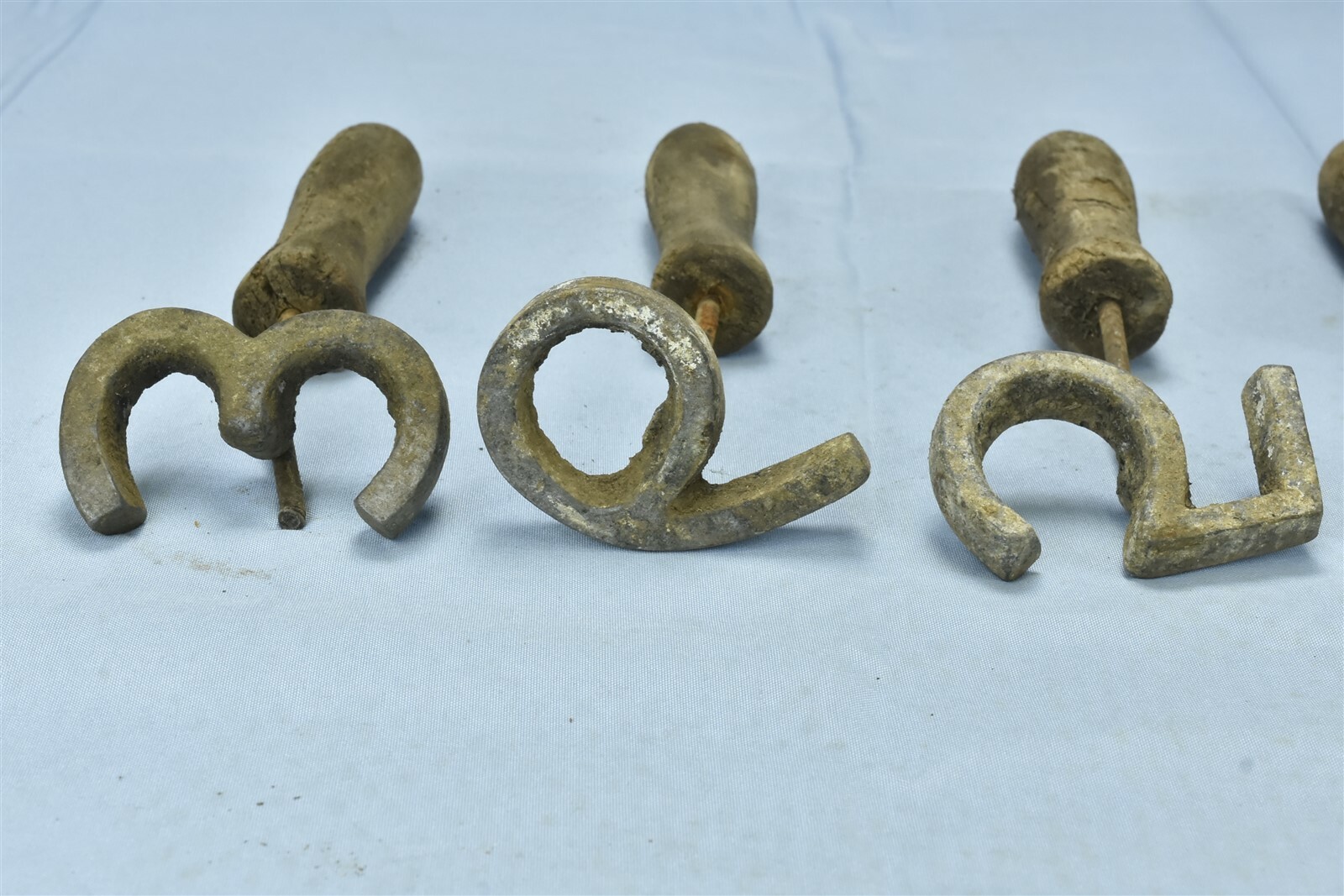 Antique SET 6 SHEEP CATTLE PAINT BRANDING IRONS WOOD HANDLE METAL NUMBER #06807