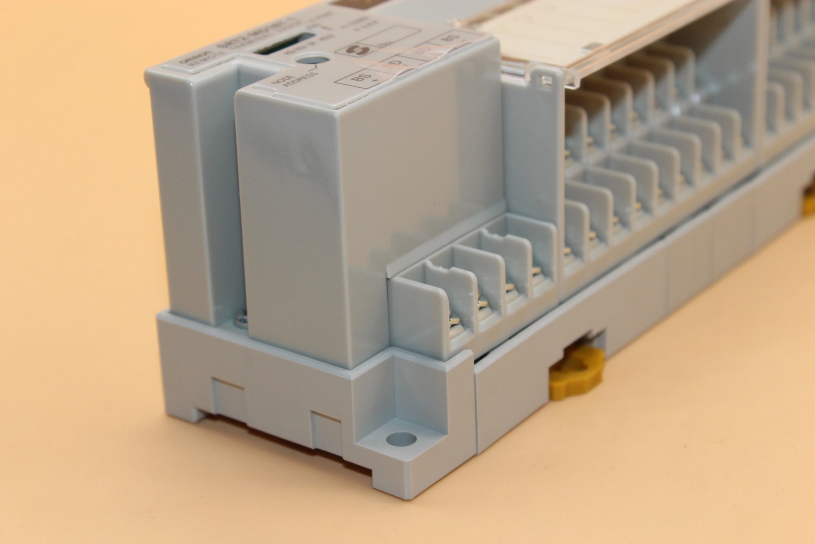 1Pcs New OMRON SRT2-MD16T-1 SRT2MD16T1 Remote I/O Terminal 1Pcs New OMRON SRT2-MD16T-1 SRT2MD16T1 Remote I/O Terminal
