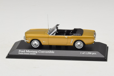 Ford Mustang Convertible 1:43 Gold Minichamps | 400082432