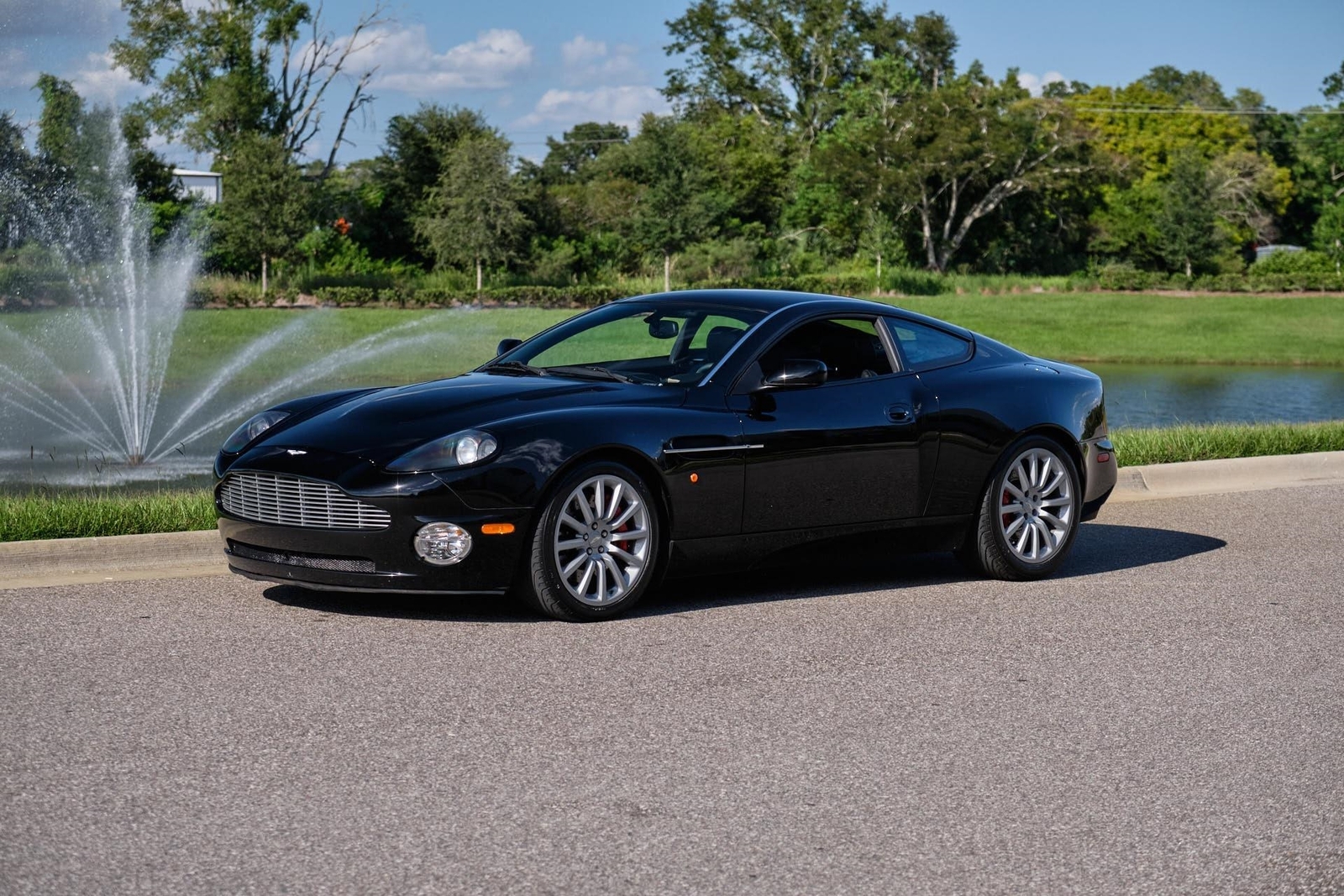 2003 Aston Martin Vanquish V12 RWD Black