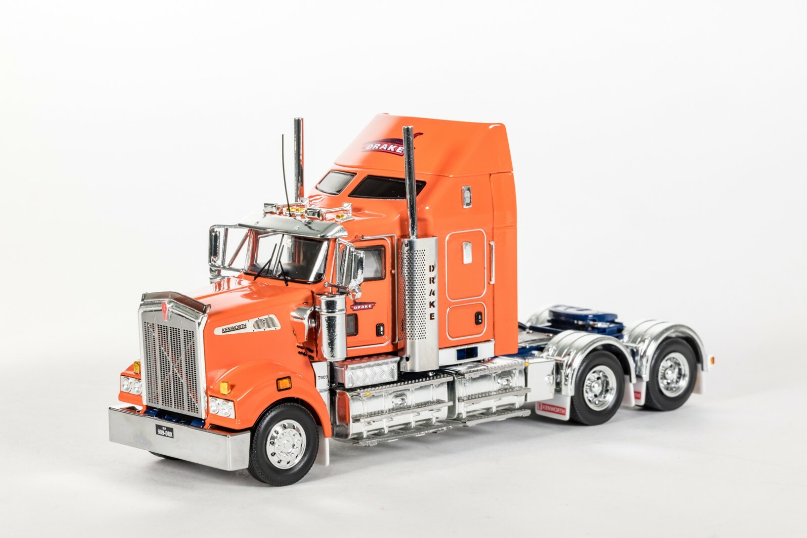 504-023 1/32 ケンワース T909 PRIME MOVER ブラック 504-023 1/32 ケンワース T909 PRIME MOVER ブラック 504-023 1