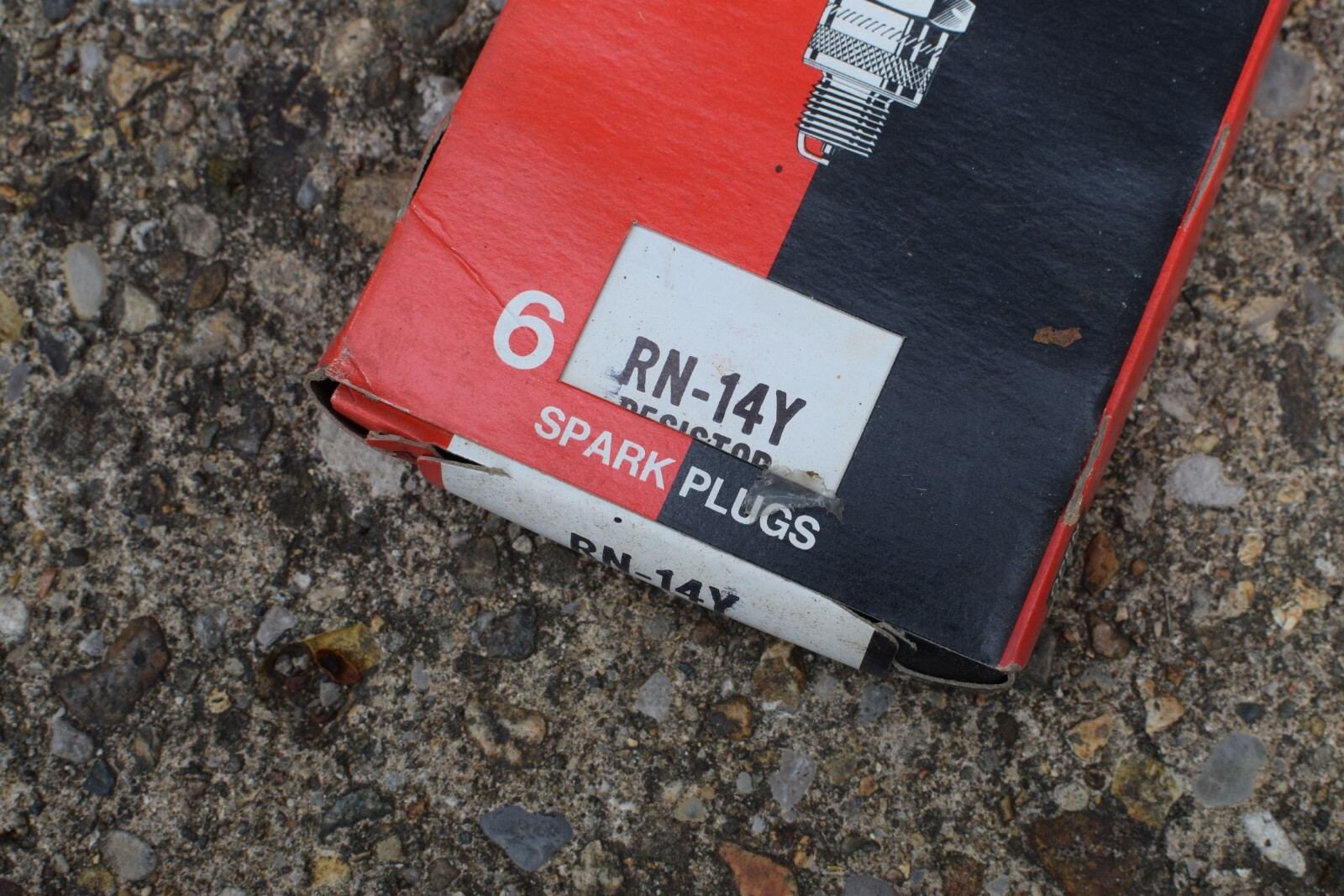 Vintage Champion Spark Plugs RN-14Y 8 Plugs New In Original Box NOS