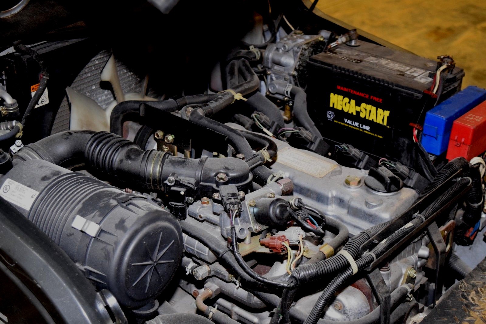 Nissan 60 fork lift 6000 # capacity articulating forks & side shift LOW HOURS