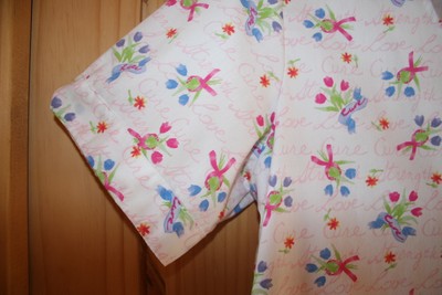 Crest  SCRUB TOP  size Small  WoW!  Very UNIQUE Style  BEAUTIFUL Print   LOT6084