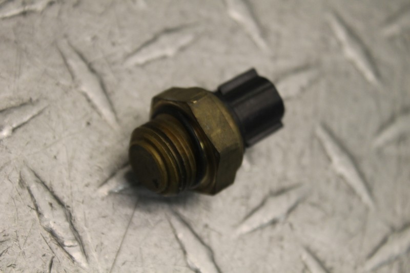 2002 SUZUKI HAYABUSA GSX1300R COOLANT TEMPERATURE SENSOR RADIATOR