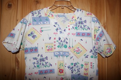 Angelica  SCRUB TOP  size Small   FANCY  CUTE  Floral Print   Made USA   LOT6101
