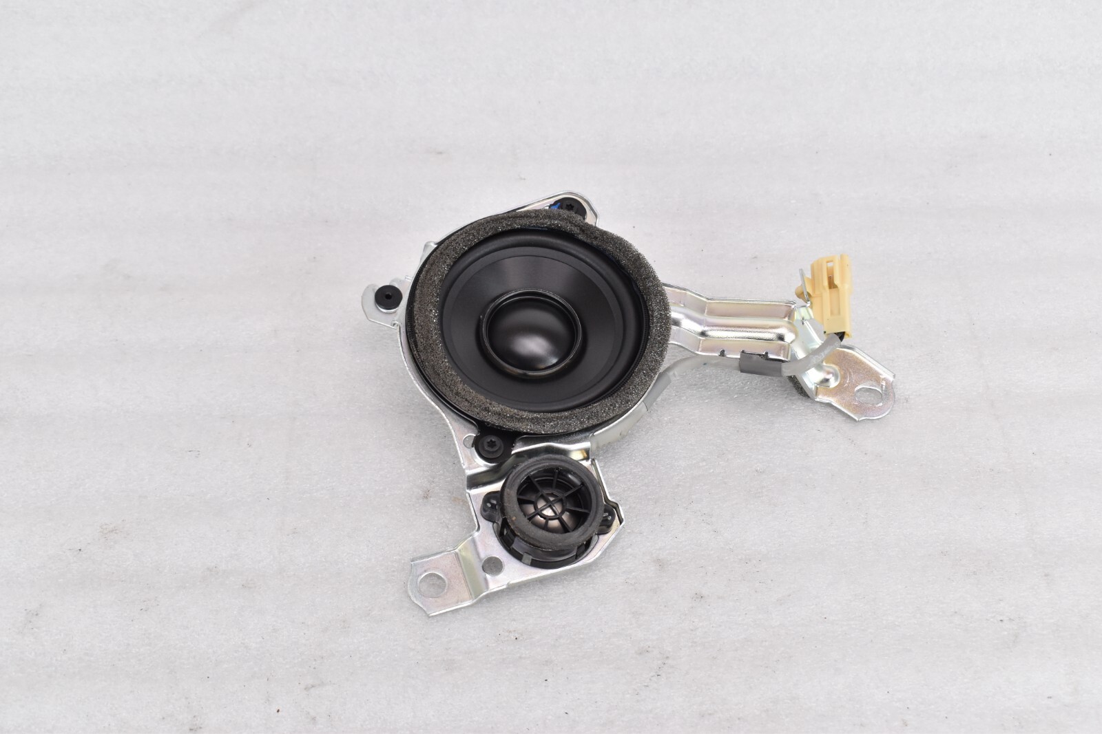 2007 - 2020 LEXUS LS460 REAR RIGHT QUARTER C PILLAR SPEAKER MARK LEVINSON OEM
