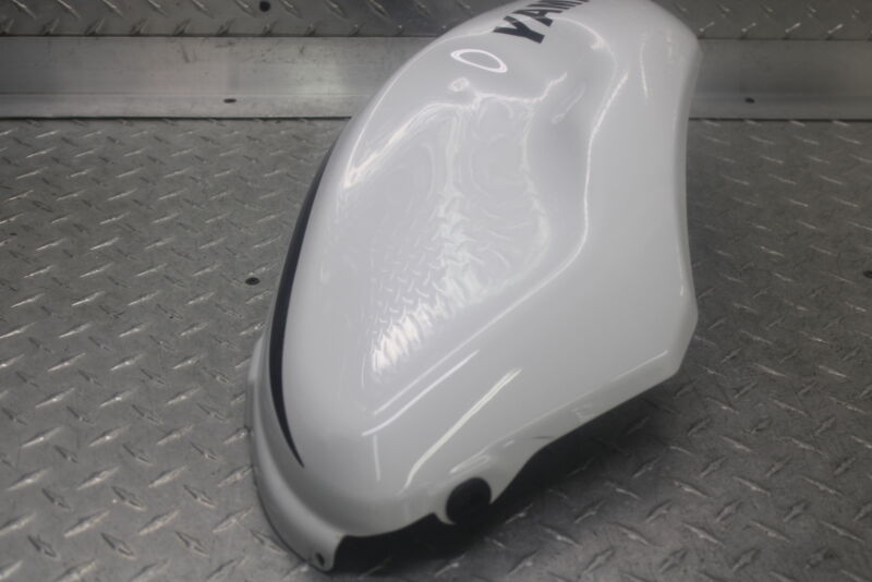 2021 YAMAHA XSR900 RIGHT SIDE GAS TANK COVER B90-Y24JA-10-03 2021 YAMAHA XSR900 RIGHT SIDE GAS TANK COVER B90-Y24JA-10-03