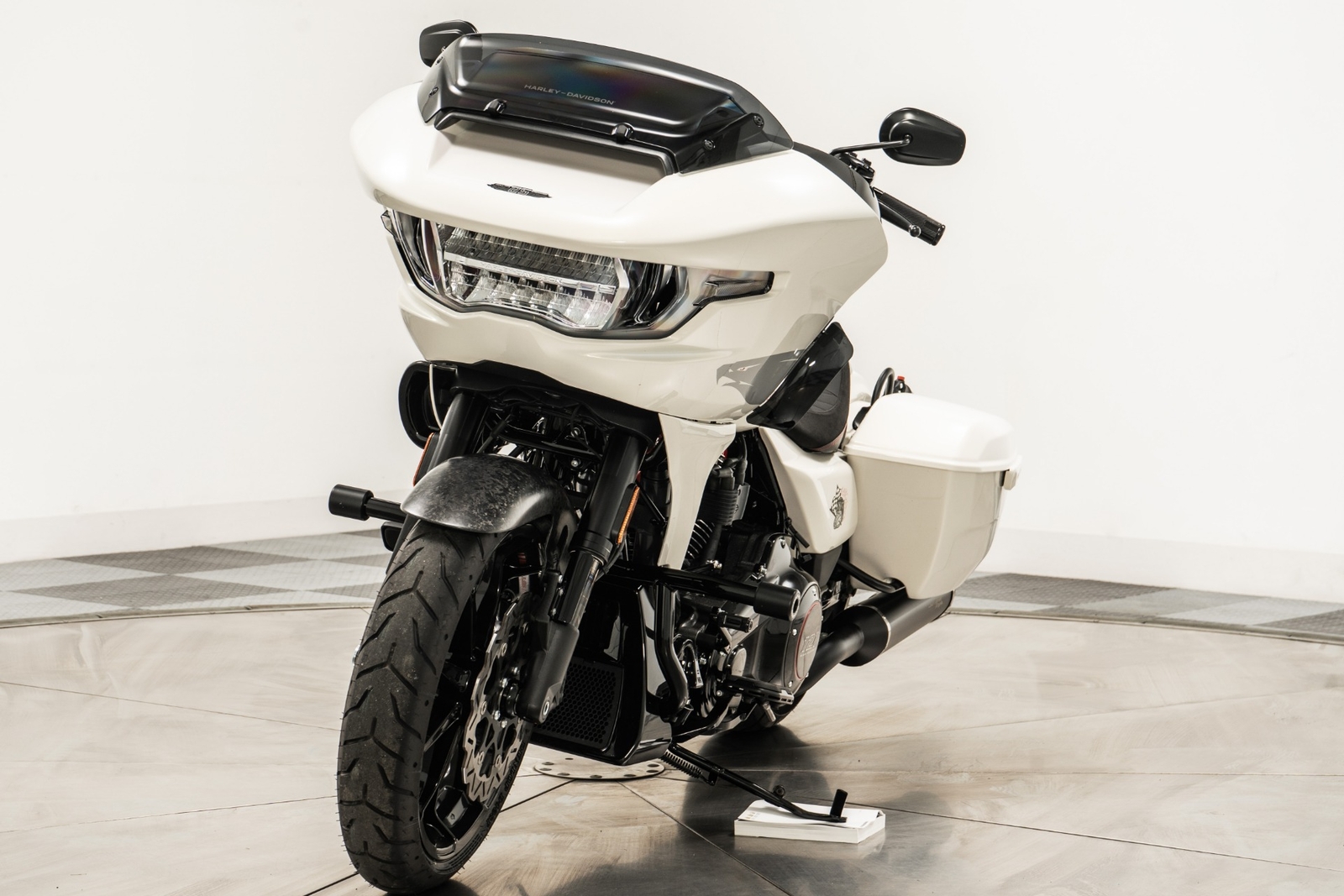 2025 Harleydavidson Cvo Road Glide St Motorcycle Milwaukee Eight 121ci