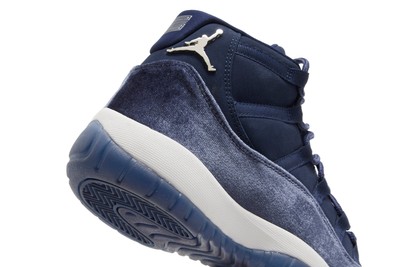 Pre-owned Jordan Air  Wmns Air  11 Retro 'midnight Navy Velvet' Ar0715-441 In White