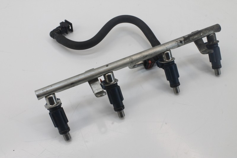 インジェクター2006 06-07 ZX10R FUEL INJECTORS RAIL MAIN INJECTOR THROTTLE