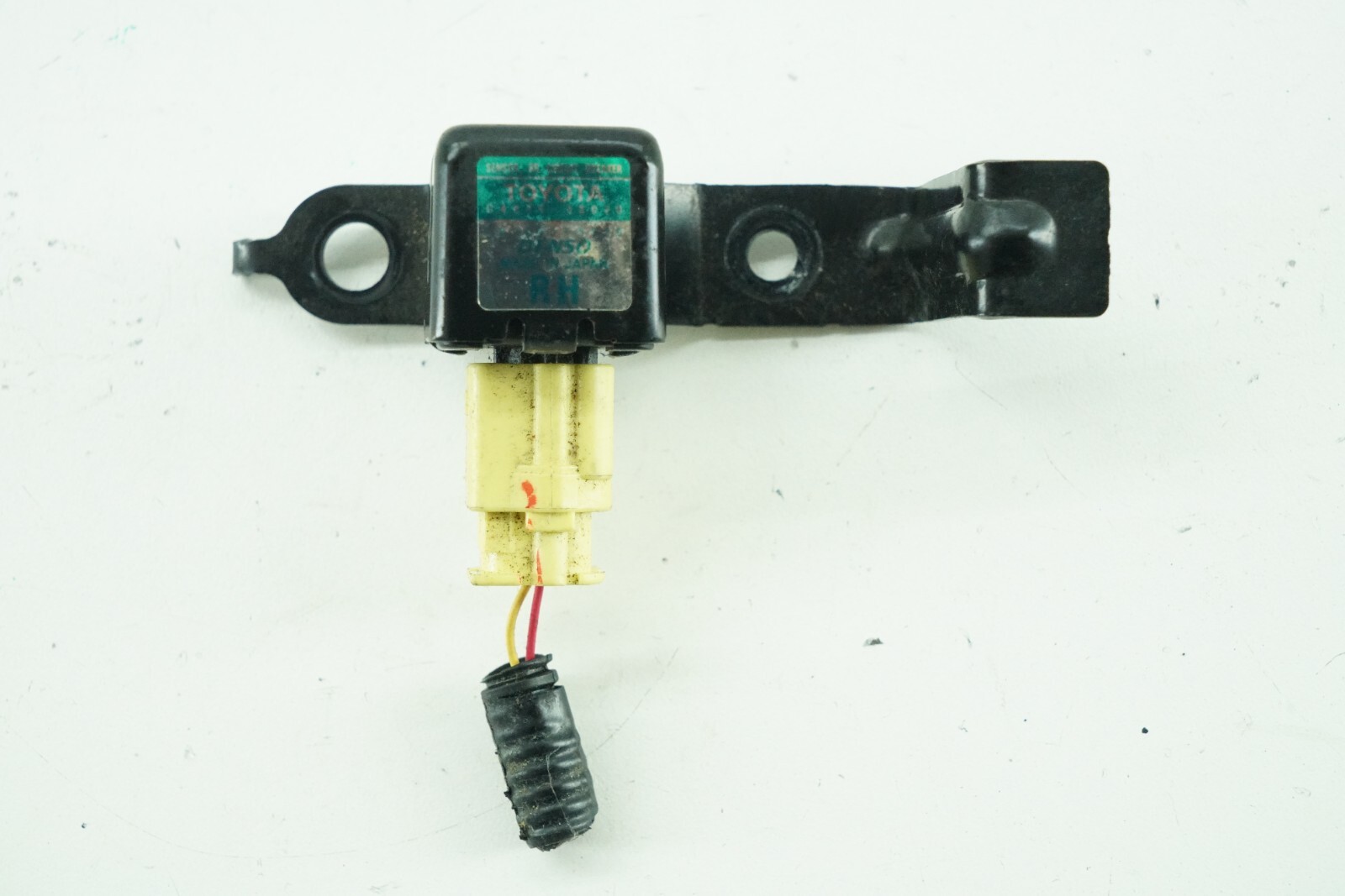 2006-2008 Lexus RX400H Rear Right Circuit Breaker Sensor