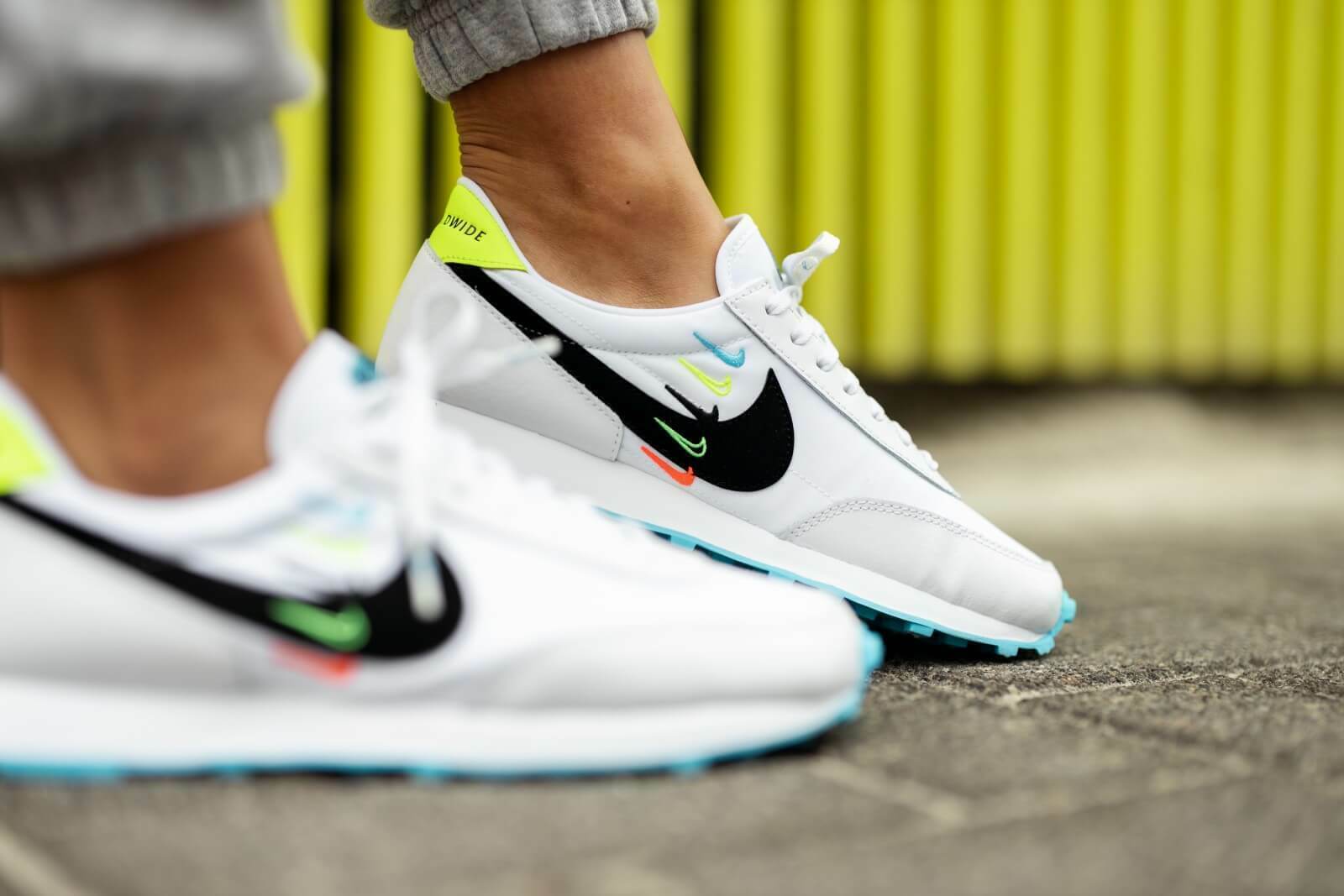 Nike DBreak SE ''World Wide'' White Black Blue Volt CK2606-100 Women's Size  7.5: купить с доставкой из США, цена 13 757 руб - (255072888080)