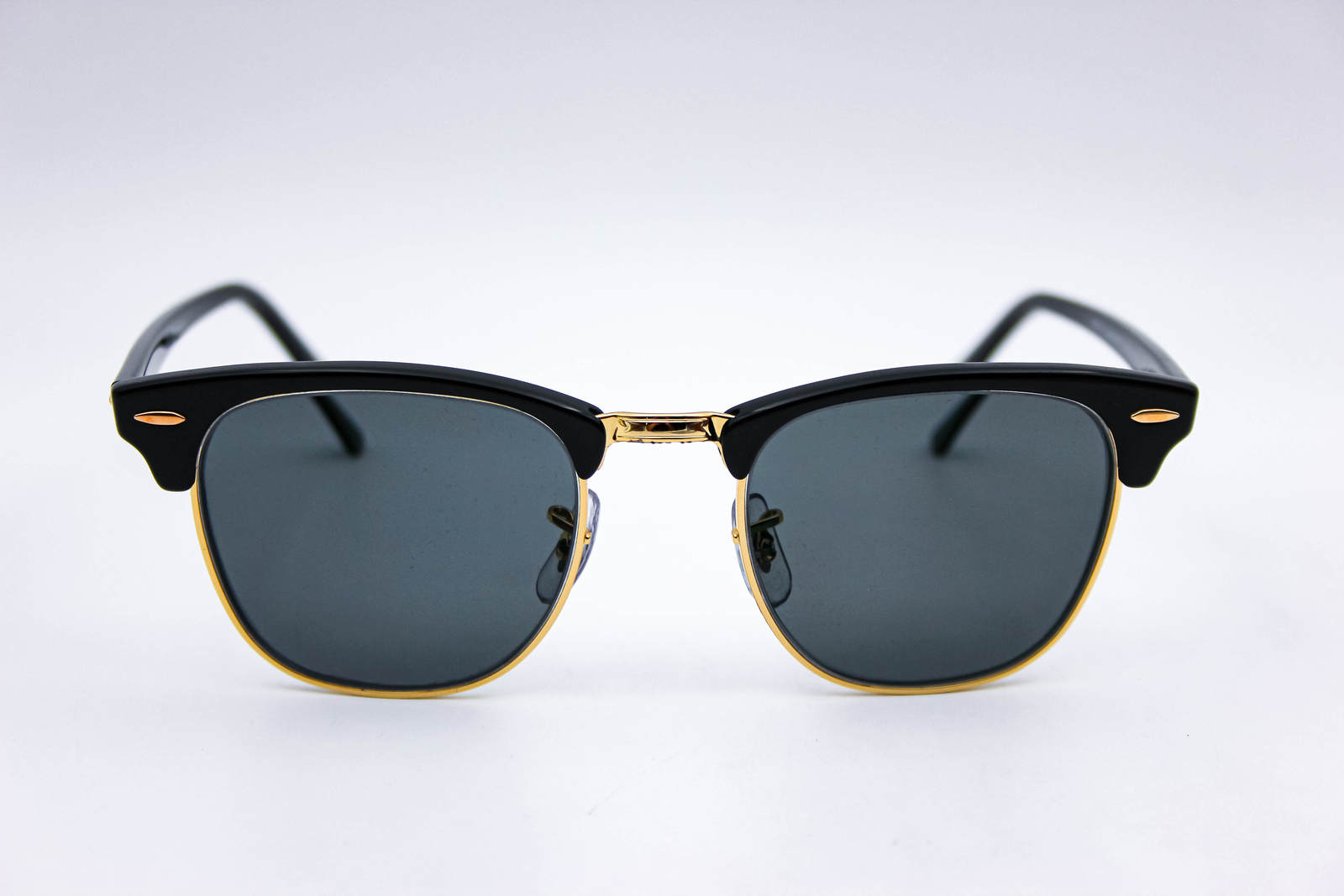 Ray-Ban RB3016 サングラス ブラック/ゴールド CLUBMASTER CLASSIC Sunglasses in Black On Gold and G-15
