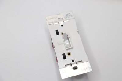 Leviton Toggle Slide Universal Dimmer White 600-Watt TSL06