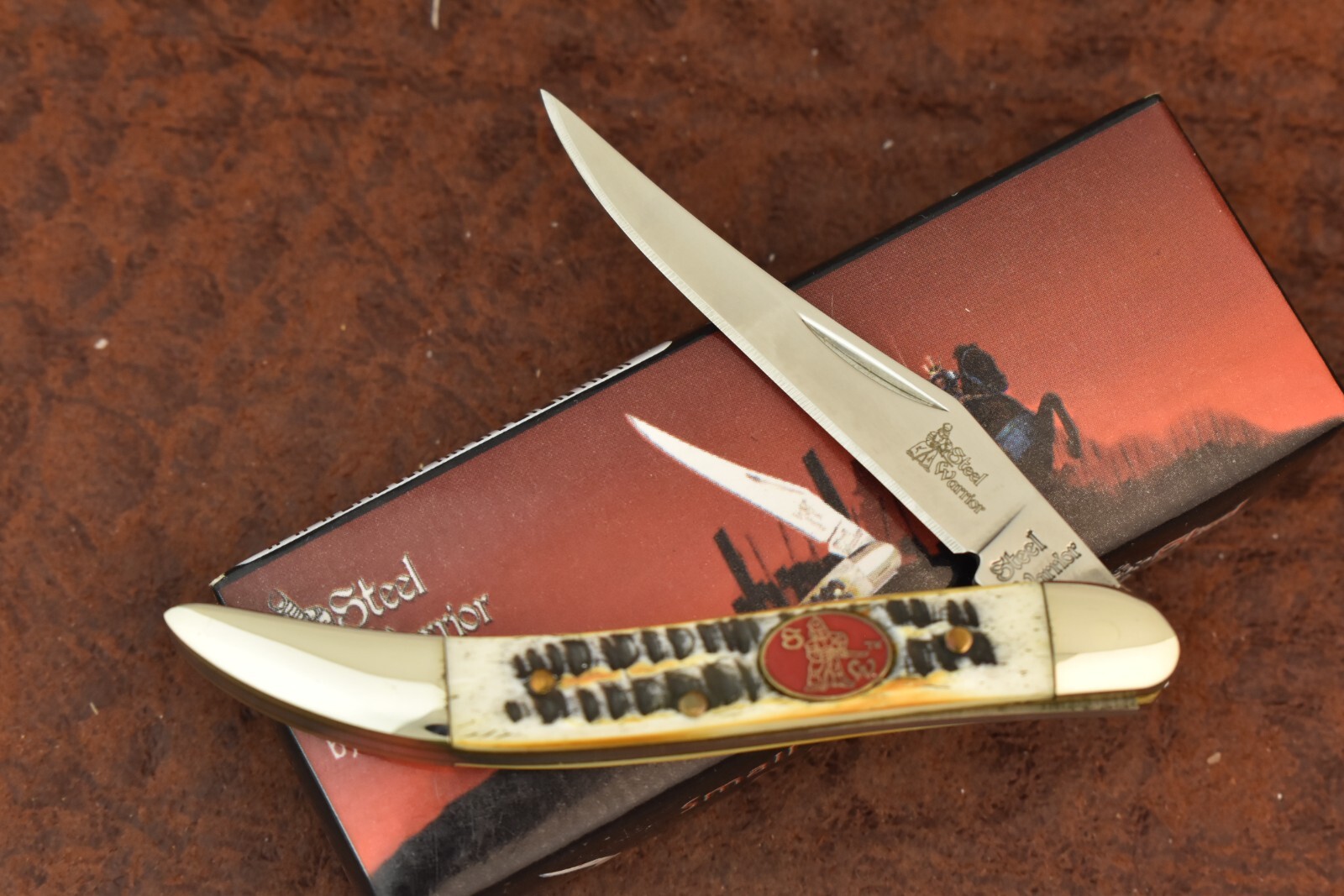 ナイフ　 折り畳み　FROST CUTLERY SUGICAL STEEL HAWK EYE Amazon.com : Frost Cutlery Hawkeye Blue Bone F14441BLJB