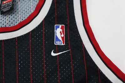 ウェア 90s~NIKE NBA gameshirt Chicago bulls Vtg Nike Chicago Bulls Authentic NBA Warm Up Shooting Jersey