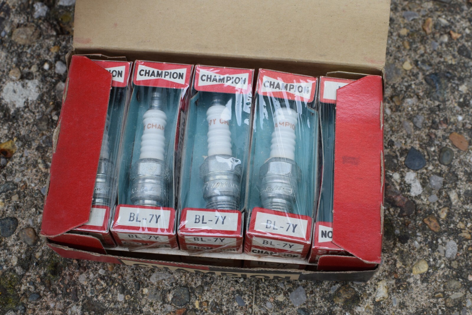 Vintage Champion Spark Plugs BL-7Y 10 Plugs New In Original Box NOS