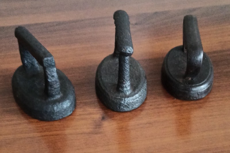 3 Anciens Petit Fer Ã  Repasser,  Semelle En Fonte, DentelliÃ¨Re 