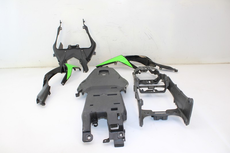 春早割 NINJA 19-23 ZX6R TAIL UNDER WITH FRAME SUB SUBFRAME REAR 636 アイドル