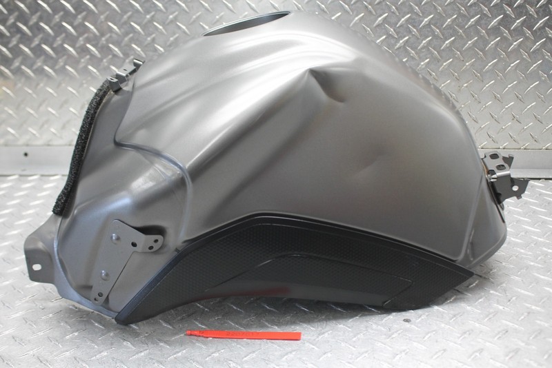 2012 YAMAHA FZ8 GAS TANK FUEL CELL PETROL RESERVOIR (DENT ON LEFT