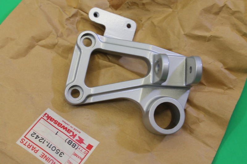 NOS OEM Kawasaki LH Muffler Stay ZX600 1985-1987 Ninja 600R 35011