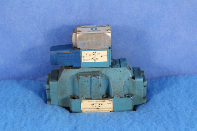 Sperry Vickers DG4V-3-2A-W-B-12 DIRECTIONAL Pilot Valve With 414621 Solenoid WAR