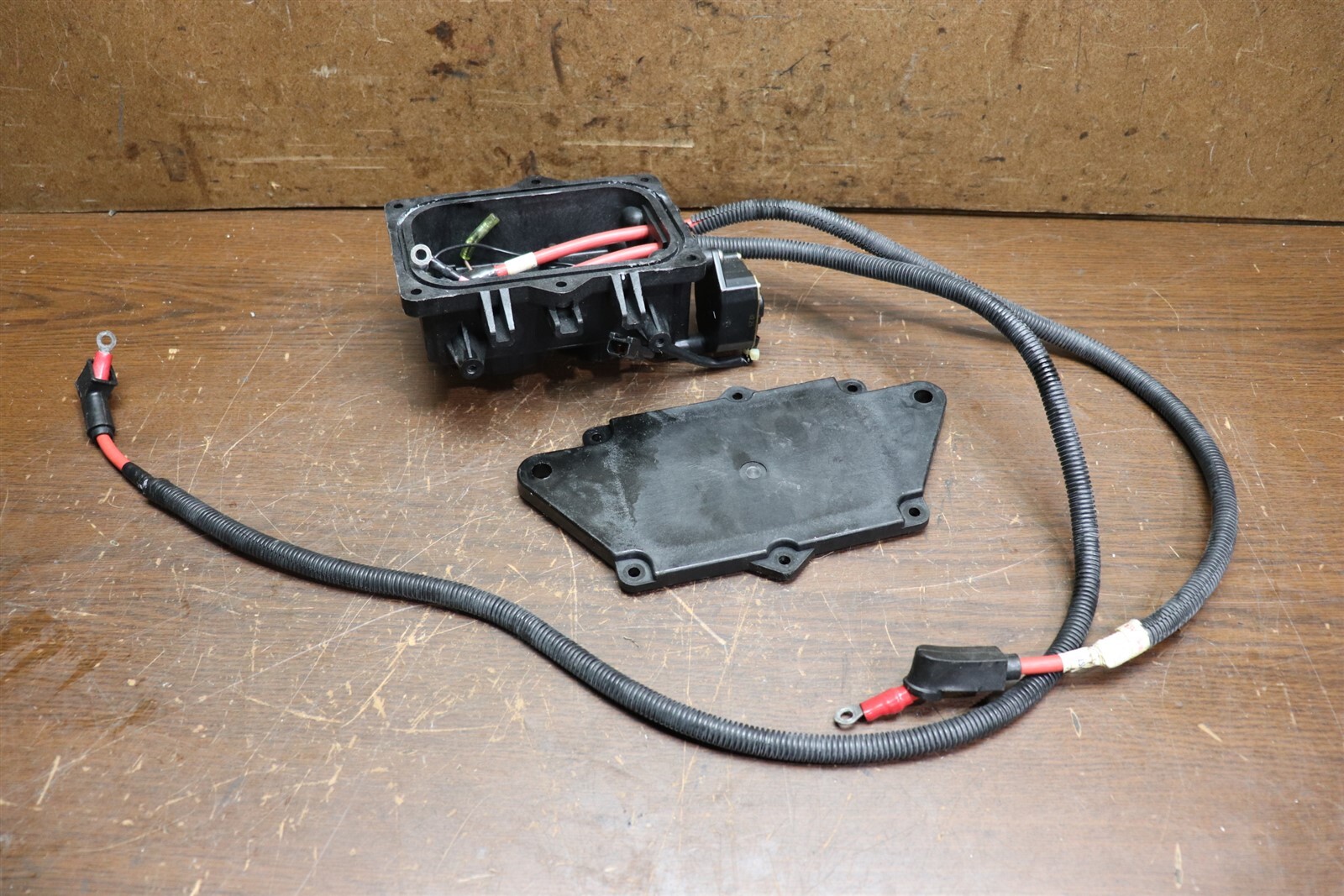 2005-2009 Yamaha Vx Deluxe Vx1100 Fuse Box 6D3-82170-00-00 2005-2009 Yamaha Vx Deluxe Vx1100 Fuse Box 6D3-82170-00-00