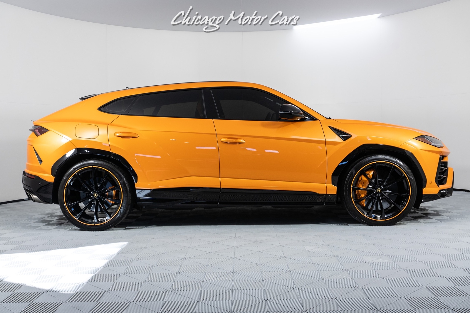 2021 Urus Pearl Capsule Edition! Park Assistance Package