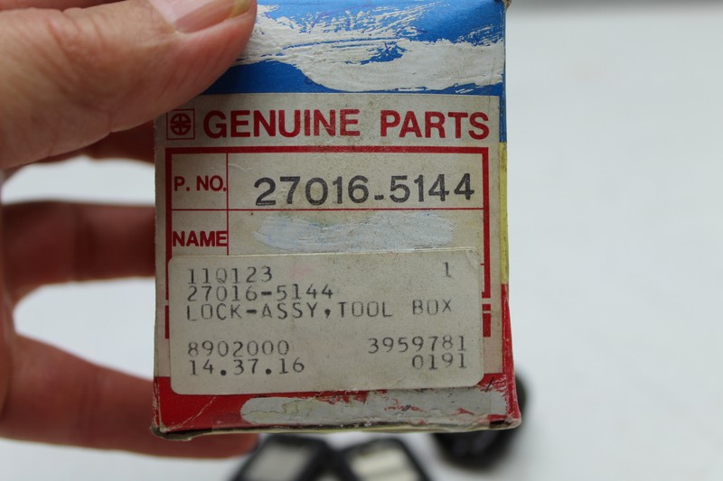 minxfoams様 1988-1990 KAWASAKI NINJA ZX10 ZX1000 TOOL BOX LOCK ASSY W