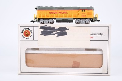 Bachmann N 51-0612-01 Diesellok GP50 3258 U.P. Gleichstrom
