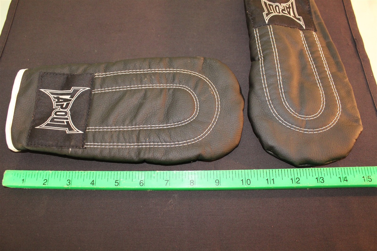 TAP OUT Pleather Training Boxing Bag Gloves Great Condition 4