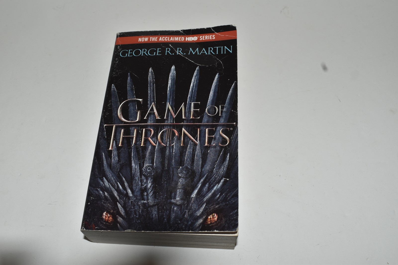 GEORGE RR MARTIN GAME OF THRONES SIGNED PAPERBACK  (GNL66)