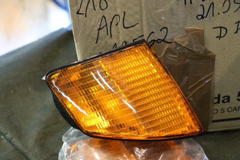 Piaggio Sfera (1) 50 80 Nsl Blinker Vorne Rechts 290947 Nos Indicator