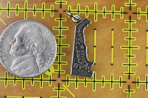 VINTAGE DELAWARE STATE CHARM Sterling Silver 925 GREAT ONE FOR BRACELET-S8526