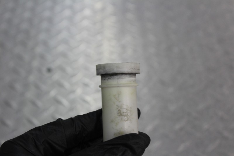 2001 KAWASAKI NINJA ZX9R ZX900F RIGHT THROTTLE TUBE GRIP 46019