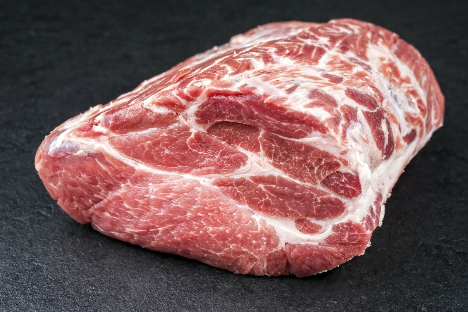 Direkt vom Bauern 1,5 kg Jungschwein Nackenbraten Nacken Braten €9,90/kg Grillen