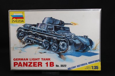 XV040 ZVEZDA 1/35 maquette tank char 3522 German Light Tank Panzer 1B