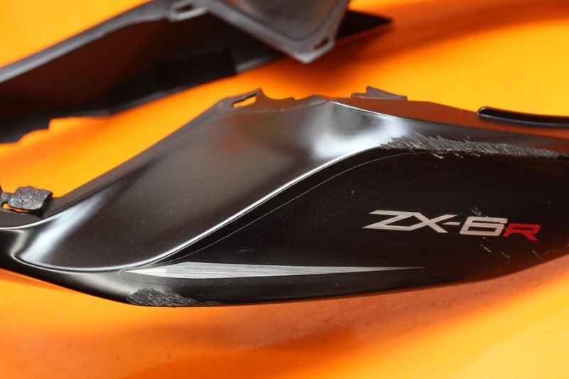 はと 2013-2015 KAWASAKI NINJA ZX6R OEM REAR BACK TAIL FAIRING