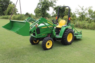 2017 John Deere 3032E 4WD Tractor Front End Loader Mower and Box Blade 1 Owner