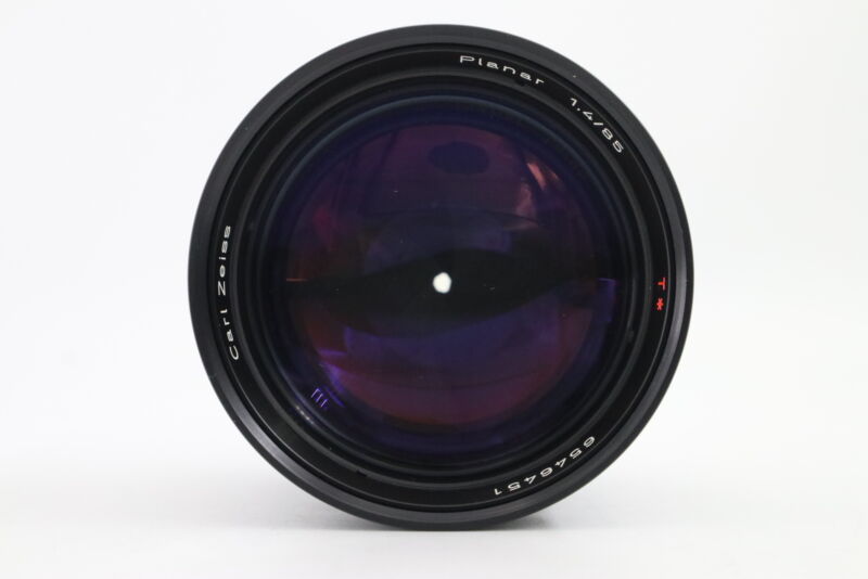 Contax Carl Zeiss Planar F/1.4 85mm T* AEG MF Lens w/Box Contax Carl Zeiss Planar F/1.4 85mm T* AEG MF Lens w/Box