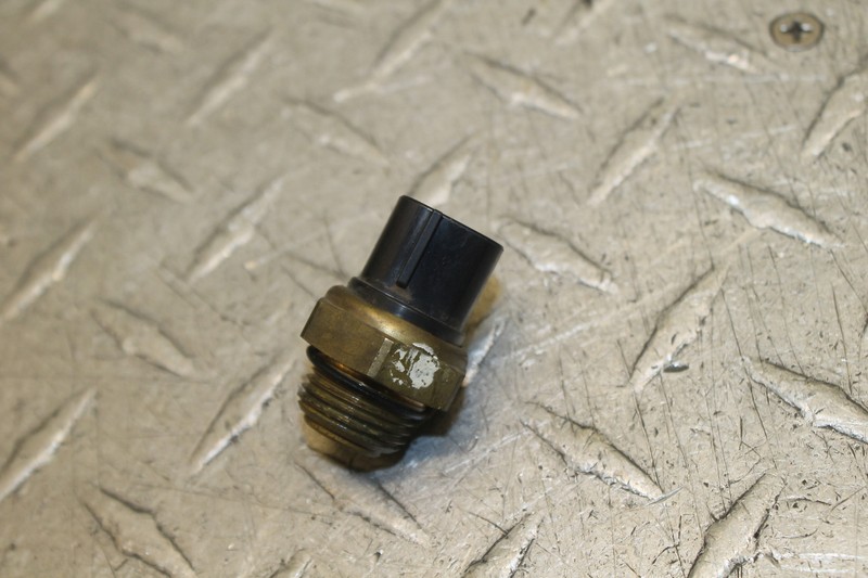 2002 SUZUKI HAYABUSA GSX1300R COOLANT TEMPERATURE SENSOR RADIATOR